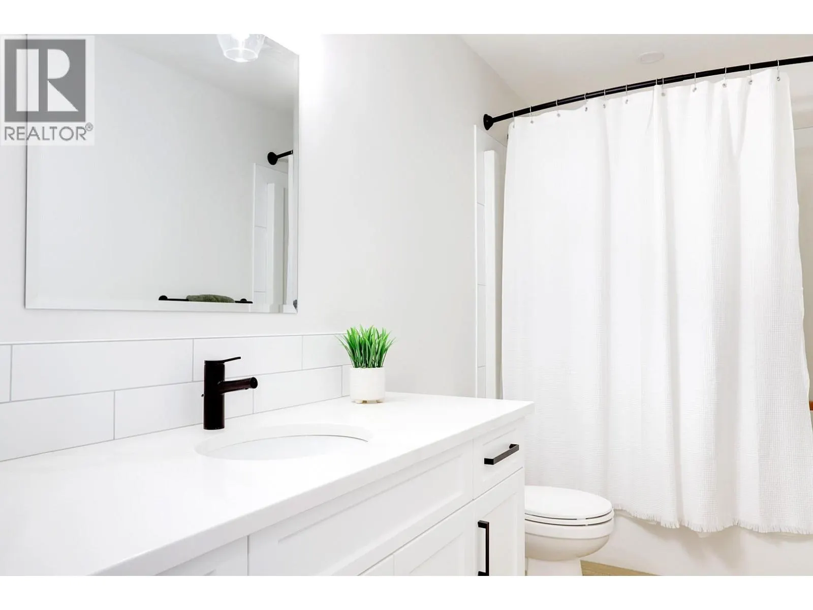 1999 15 Avenue Unit# 11