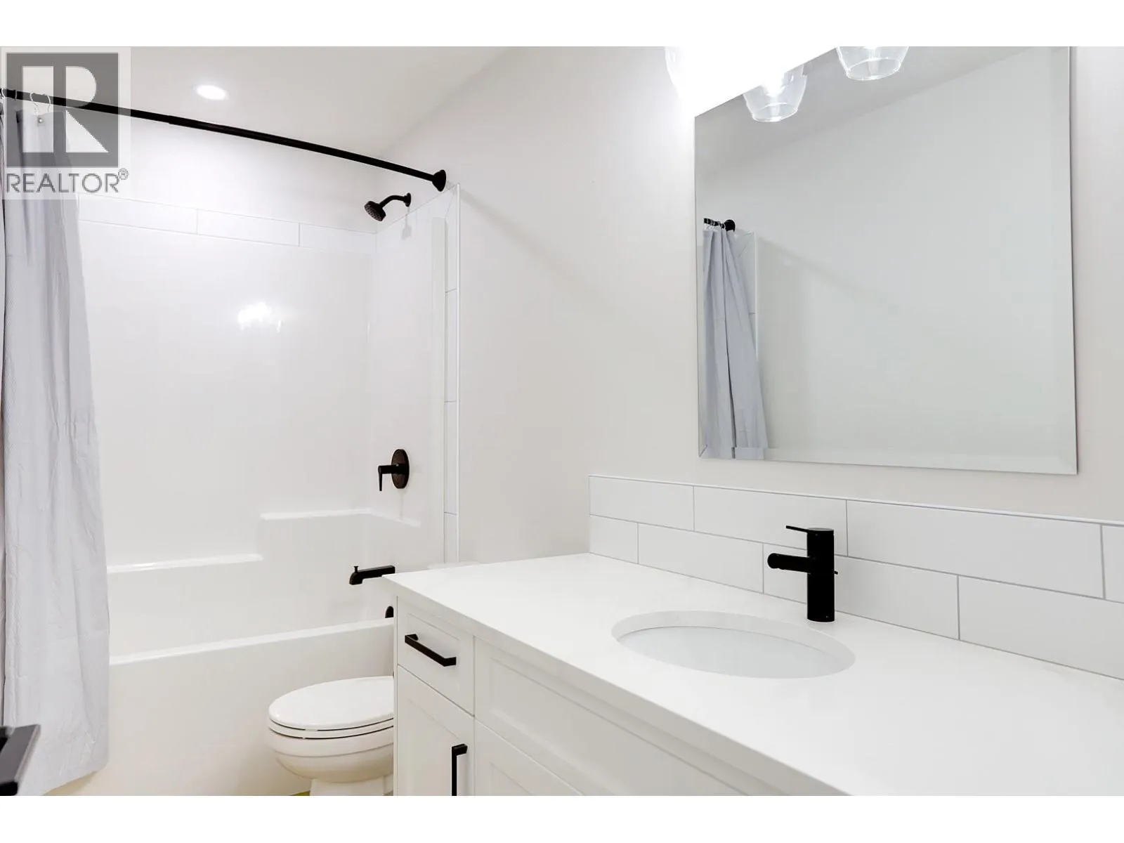 1999 15 Avenue Unit# 11