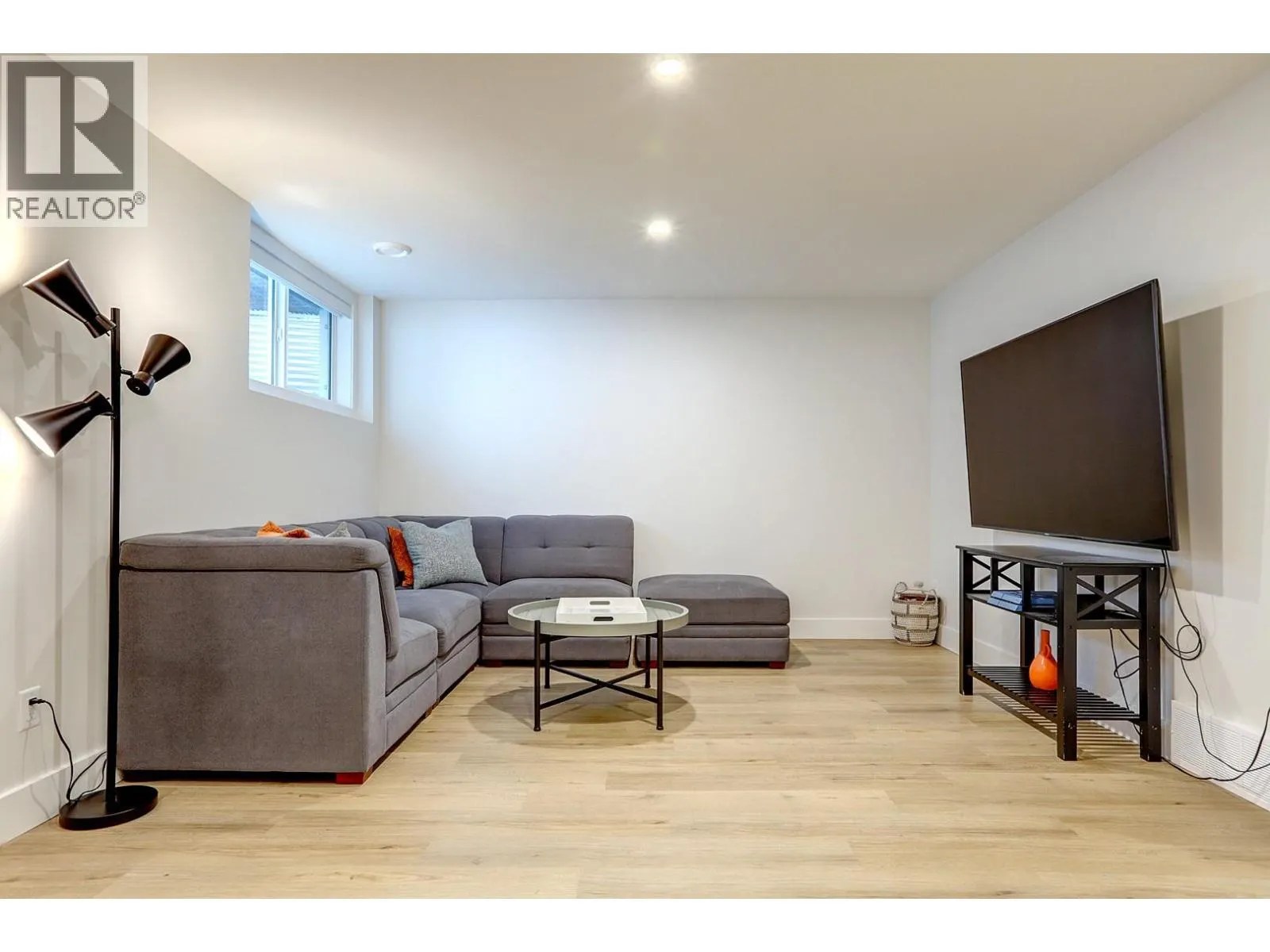1999 15 Avenue Unit# 11