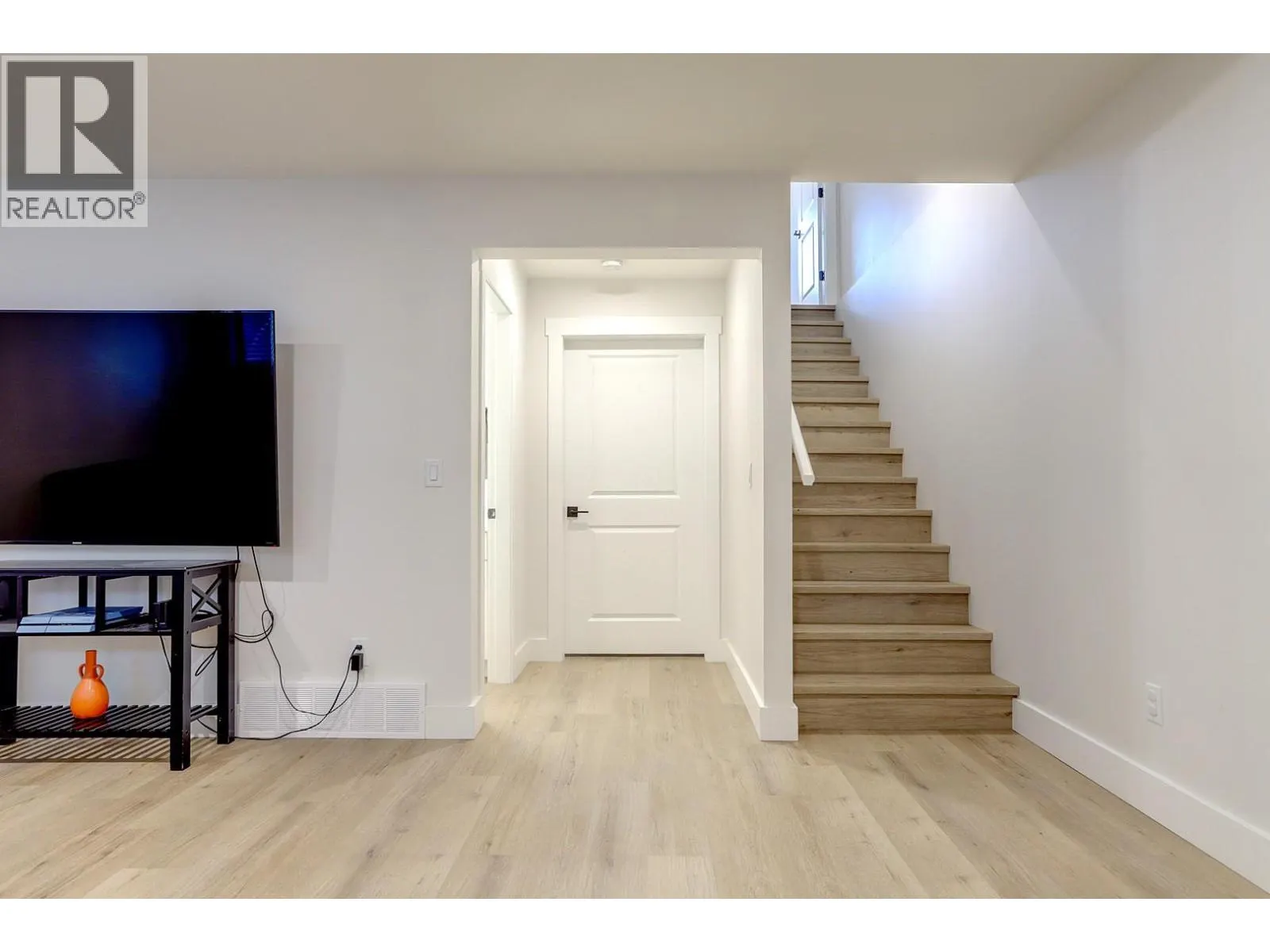 1999 15 Avenue Unit# 11