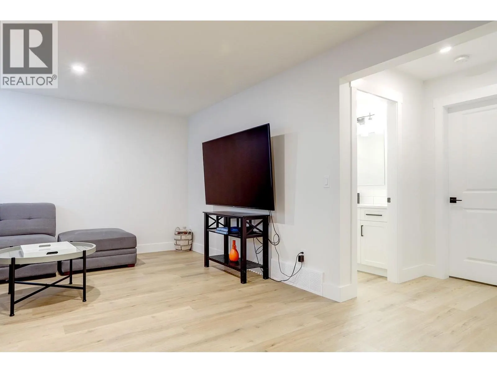 1999 15 Avenue Unit# 11