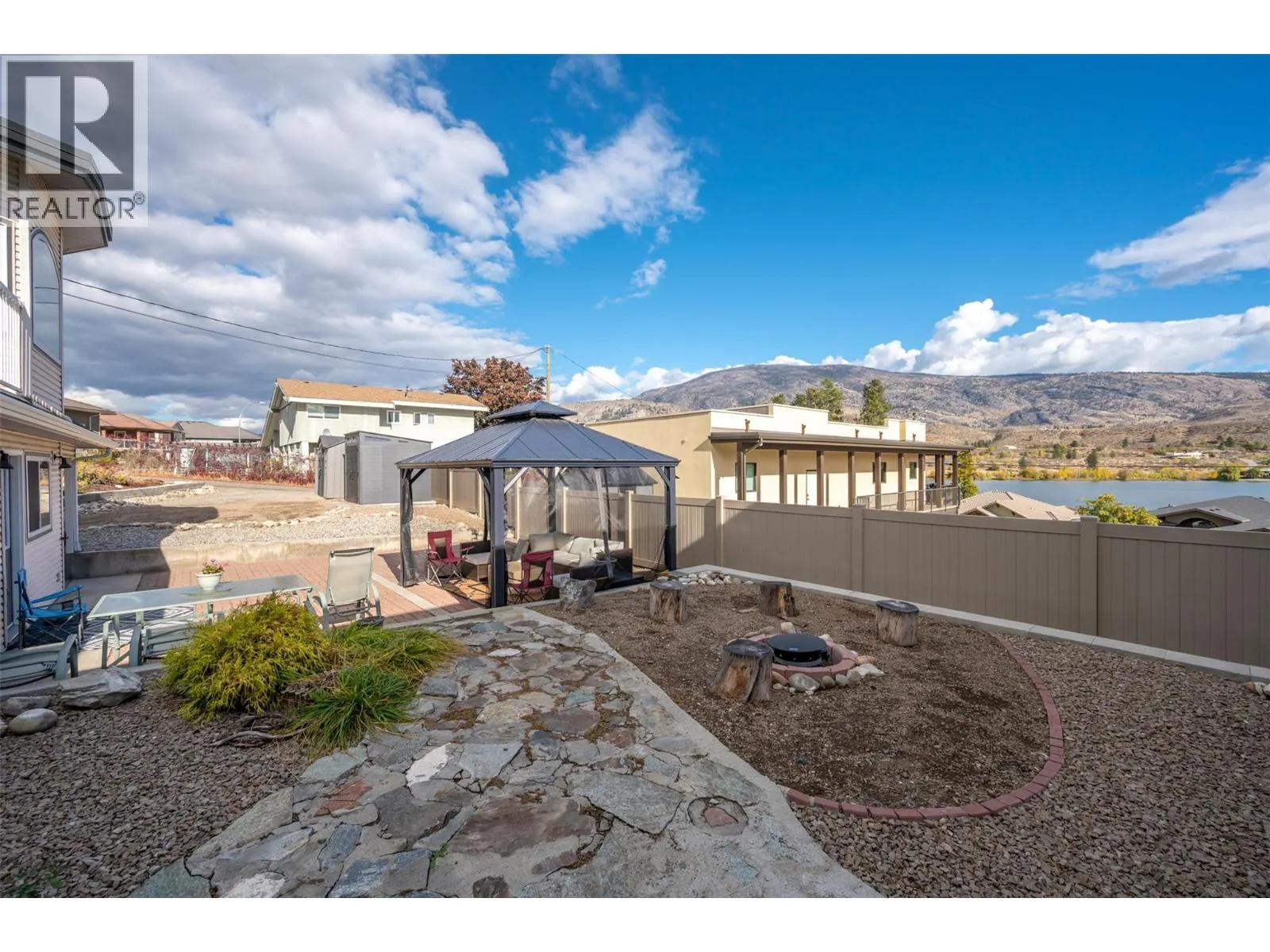 6764 LAKESIDE Drive