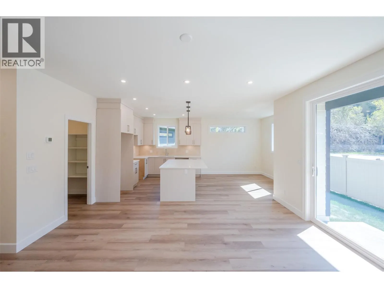 255 BENTGRASS Avenue