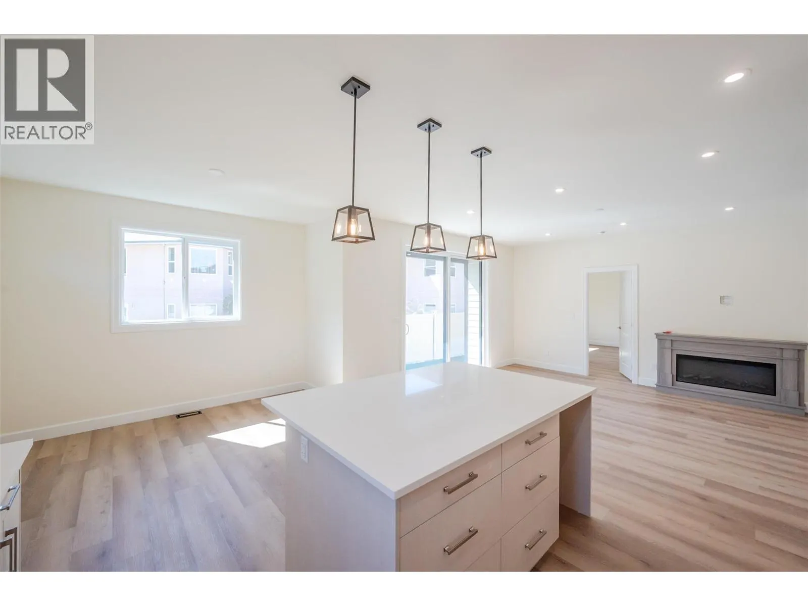 255 BENTGRASS Avenue
