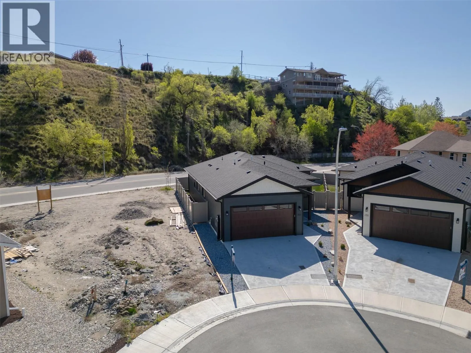 261 BENTGRASS Avenue