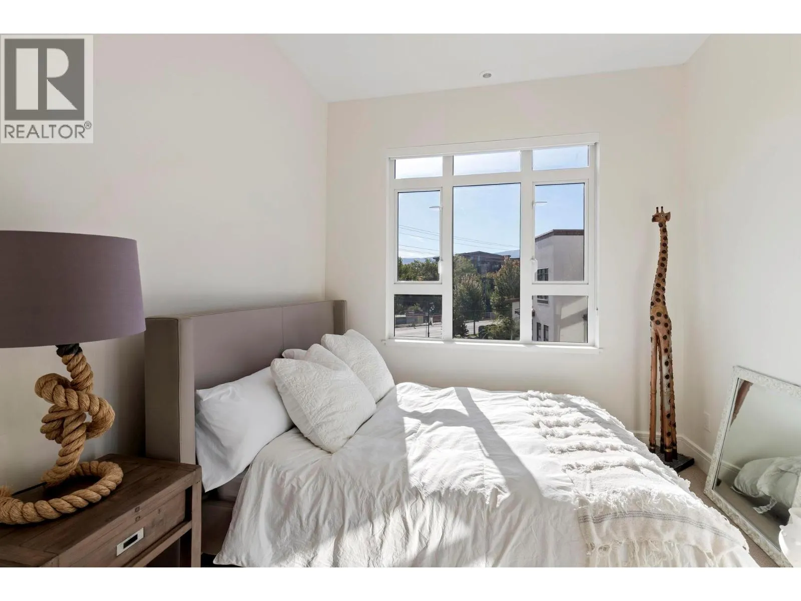 3756 Lakeshore Road Unit# 13