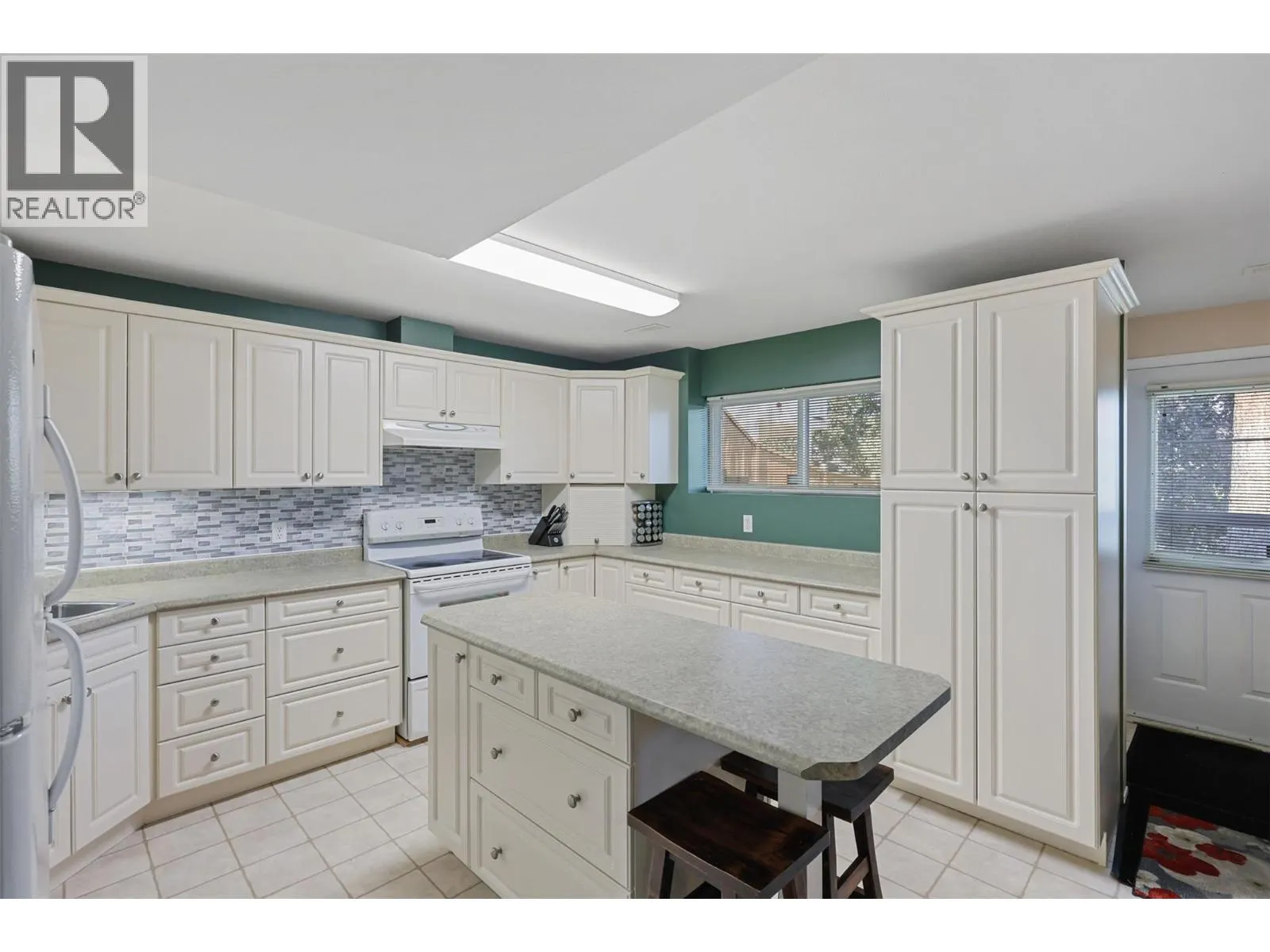 225 Sunhill Court
