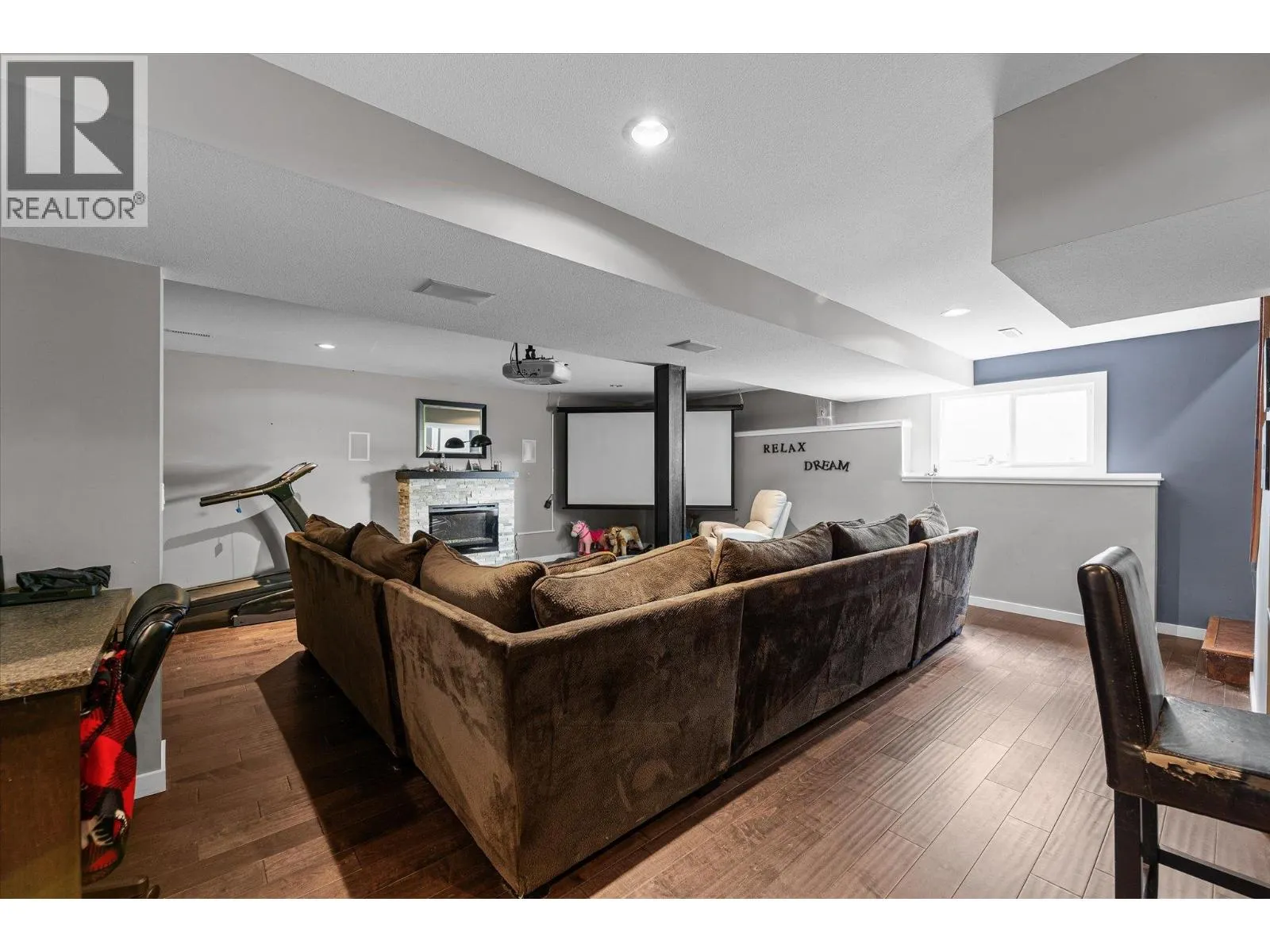 1234 Oswell Drive