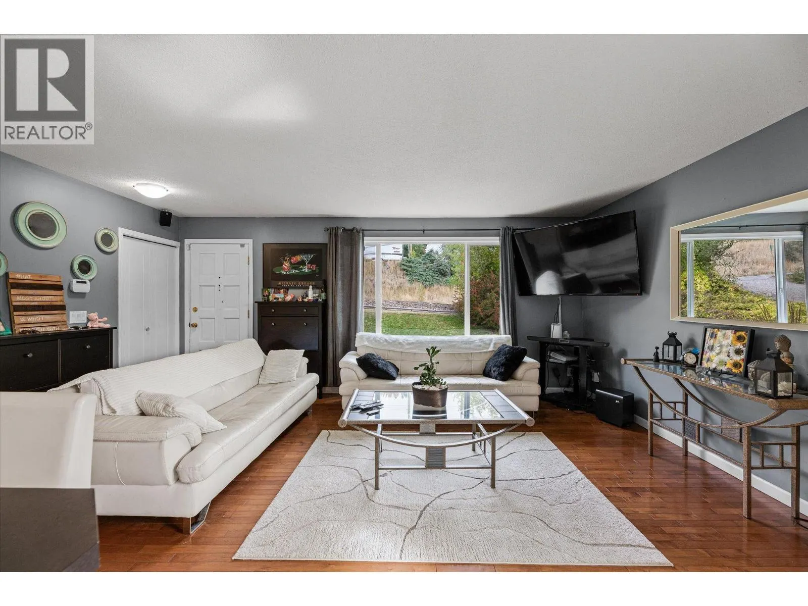 1234 Oswell Drive