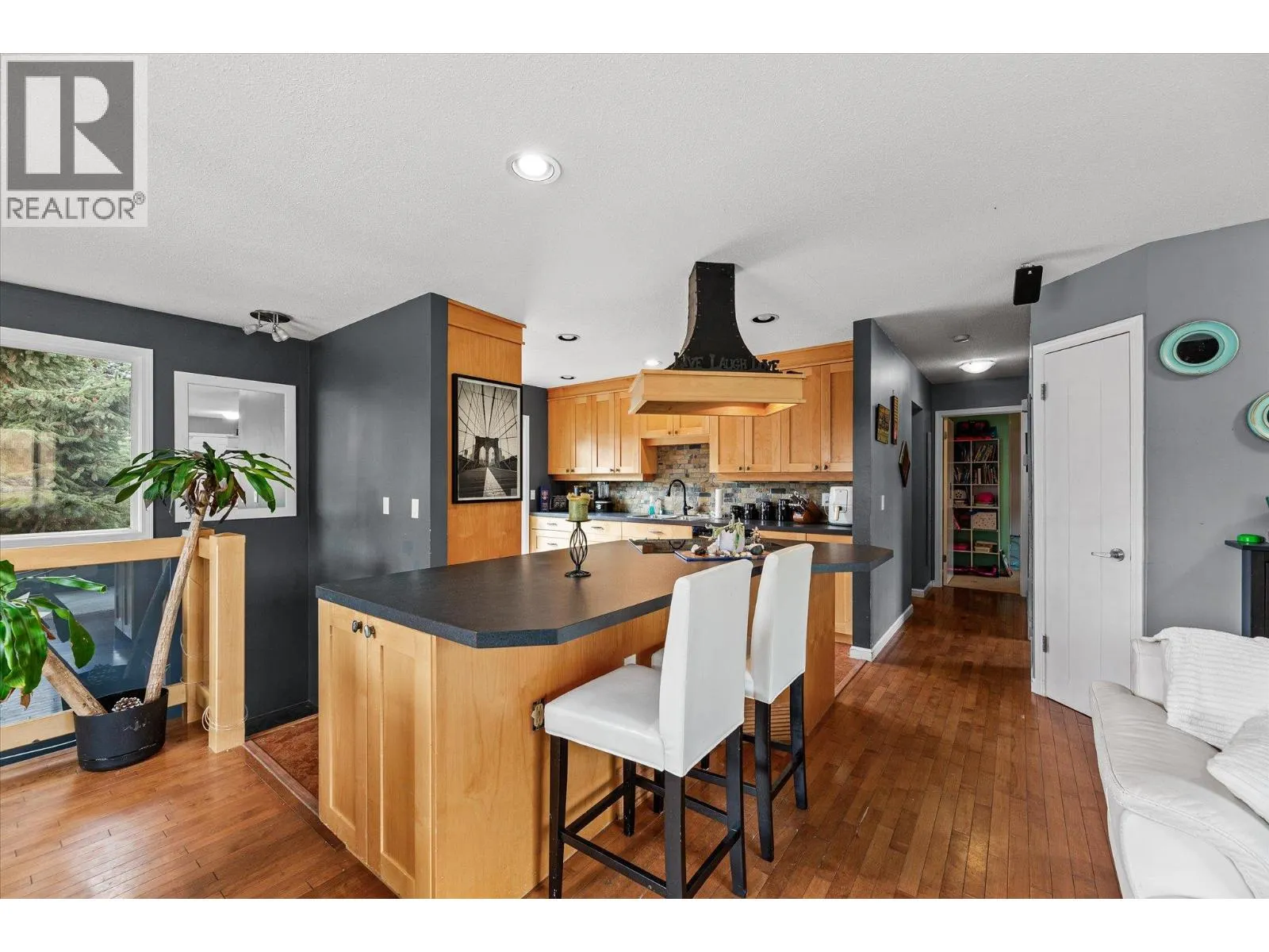 1234 Oswell Drive