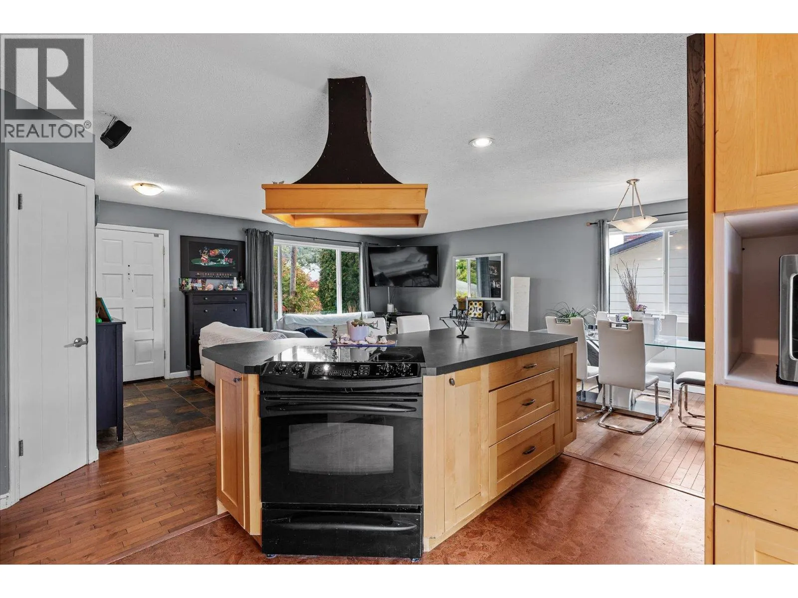 1234 Oswell Drive