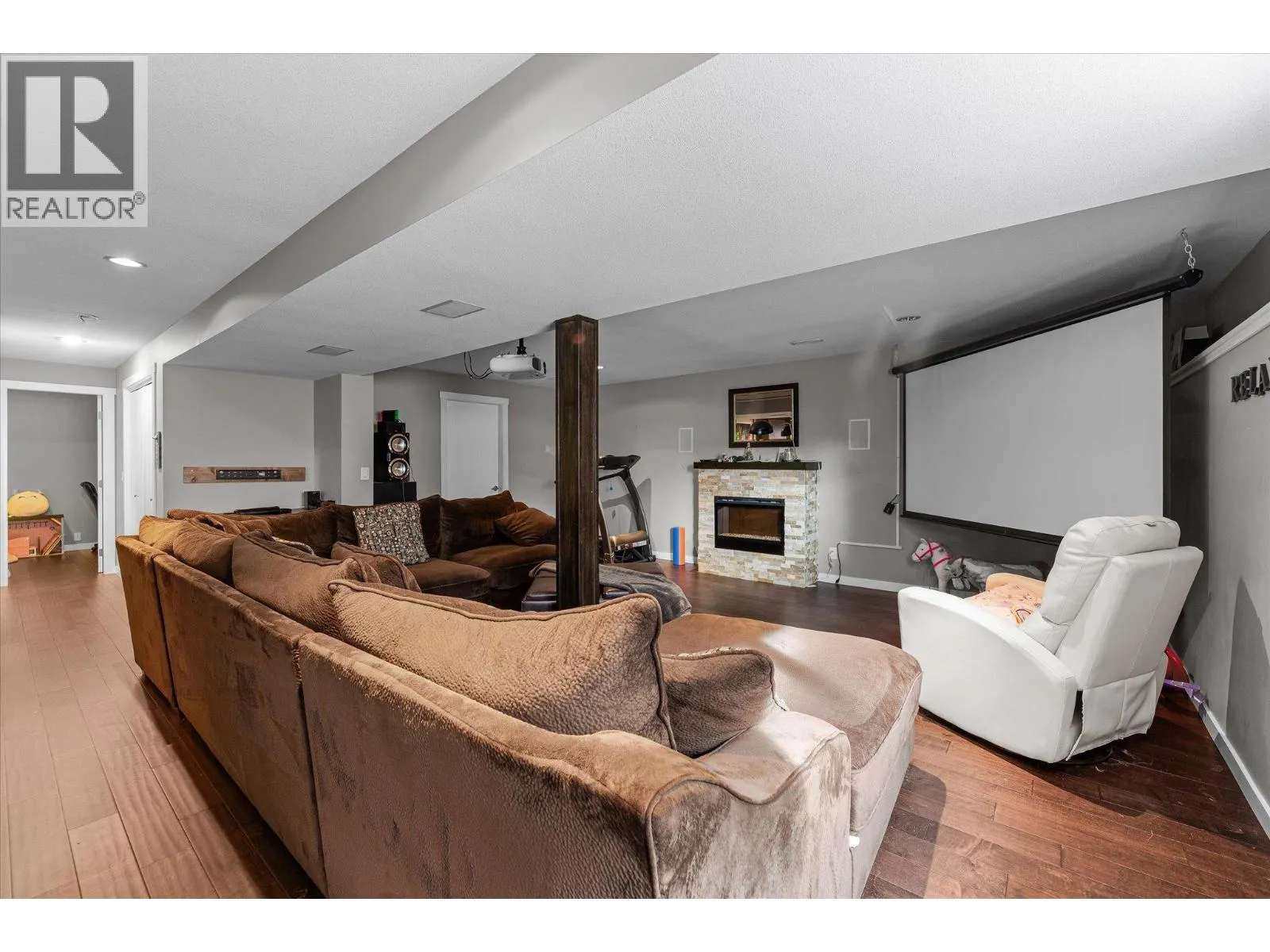 1234 Oswell Drive