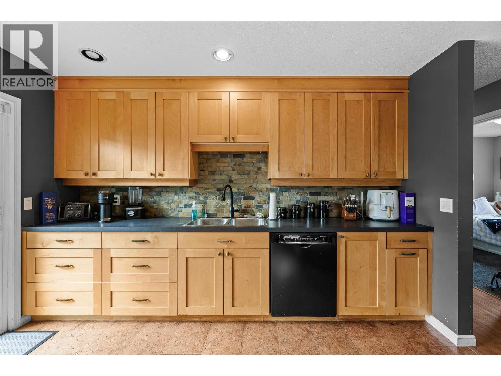 1234 Oswell Drive