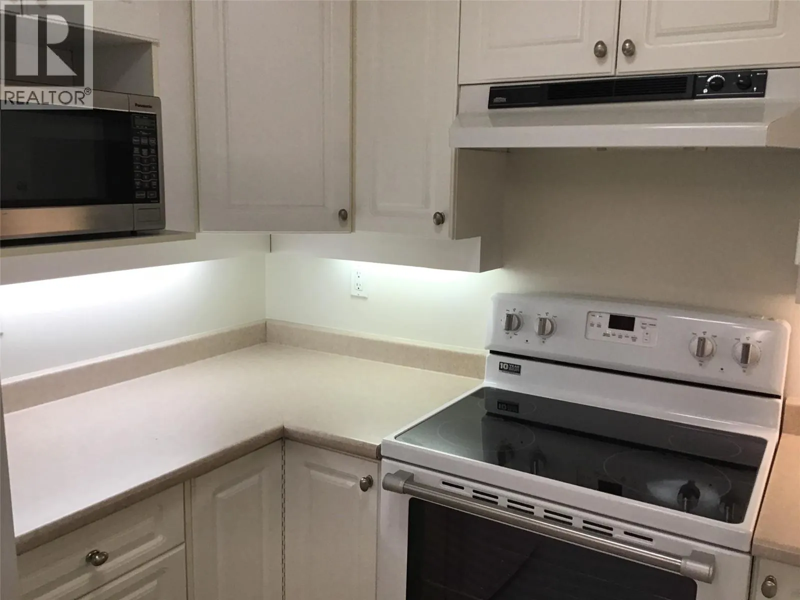 120 VERNON Avenue Unit# 209