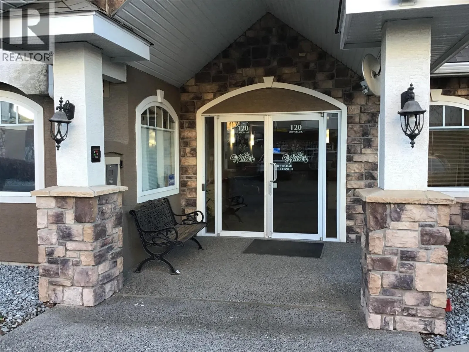 120 VERNON Avenue Unit# 209