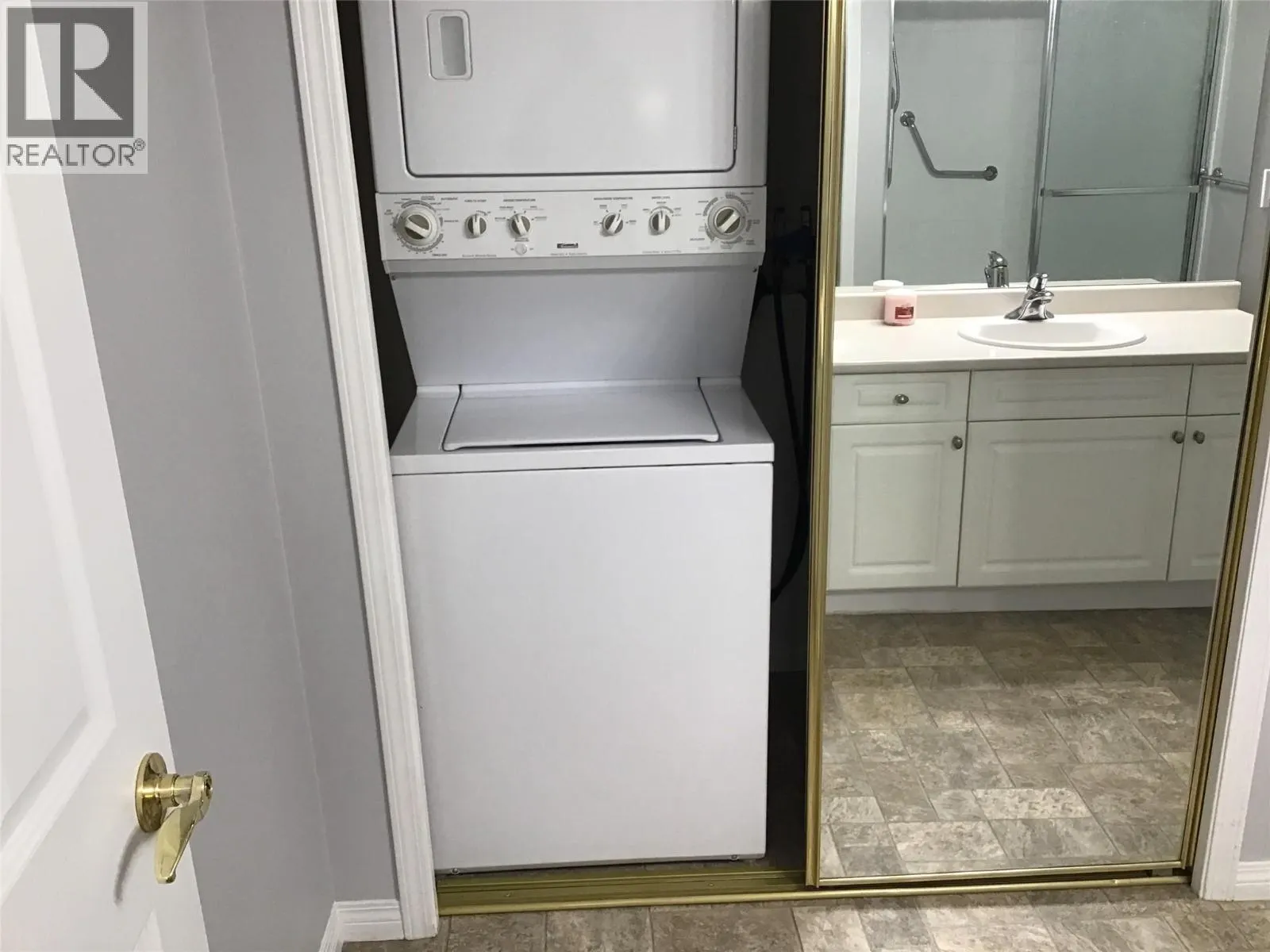 120 VERNON Avenue Unit# 209