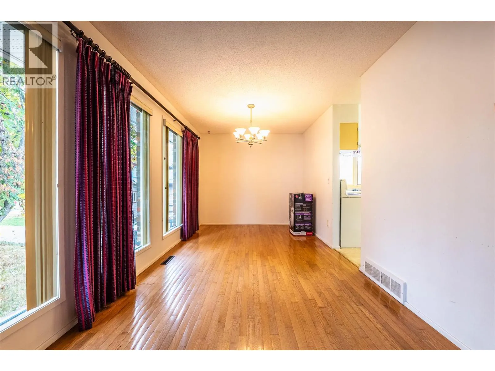 1709 Slocan Crescent