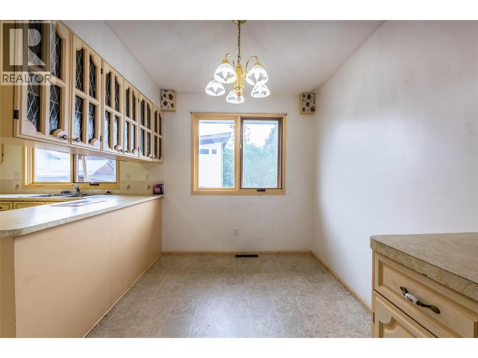 1709 Slocan Crescent