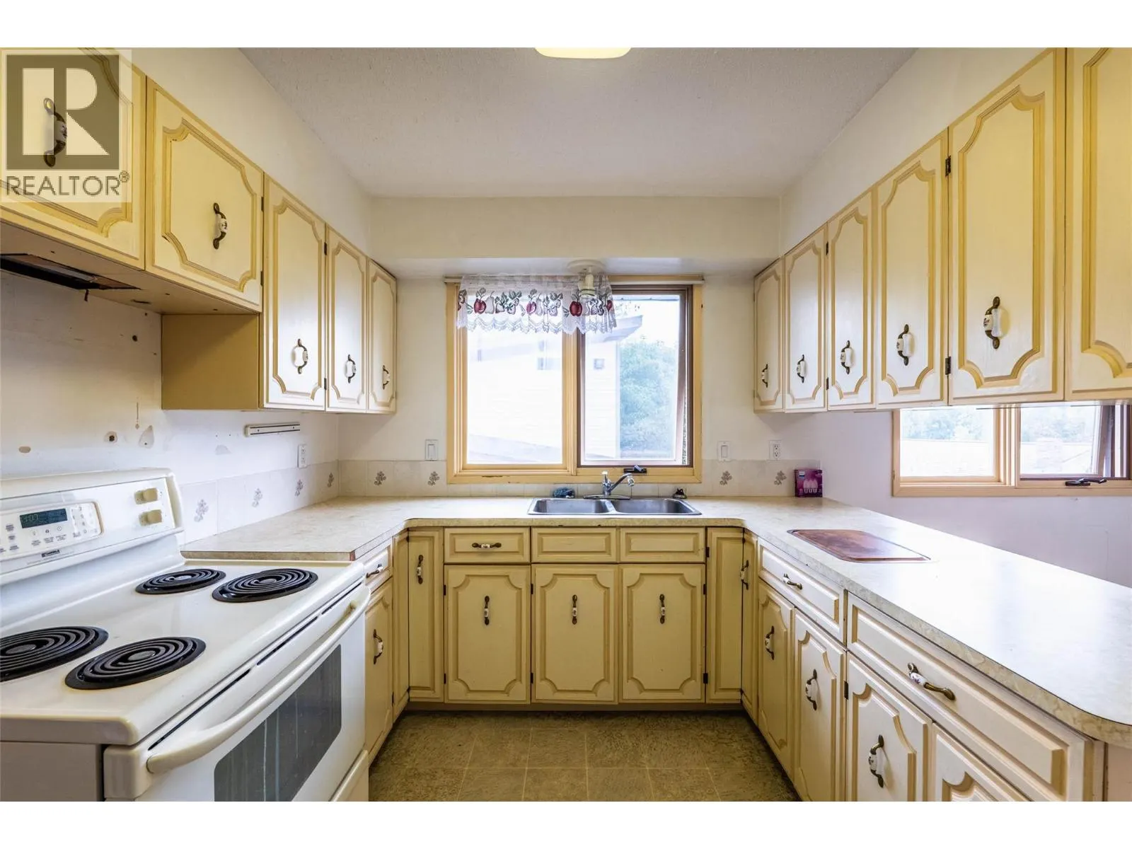 1709 Slocan Crescent