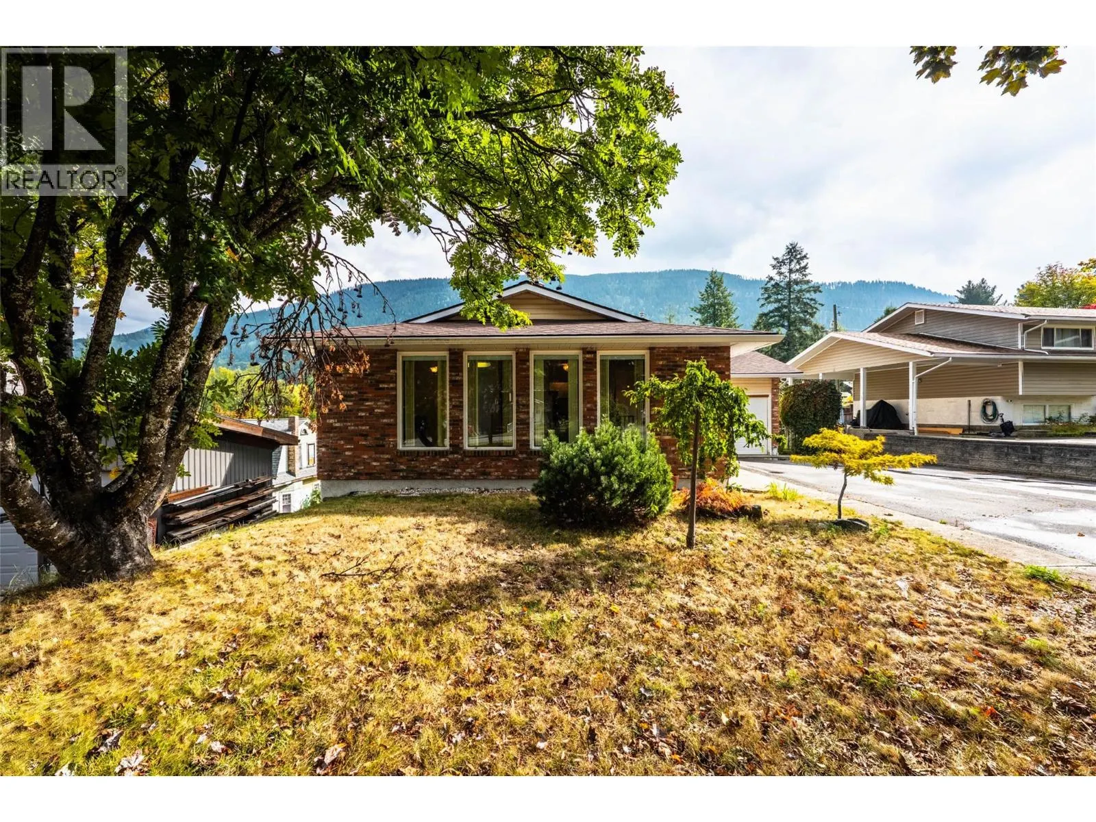 1709 Slocan Crescent
