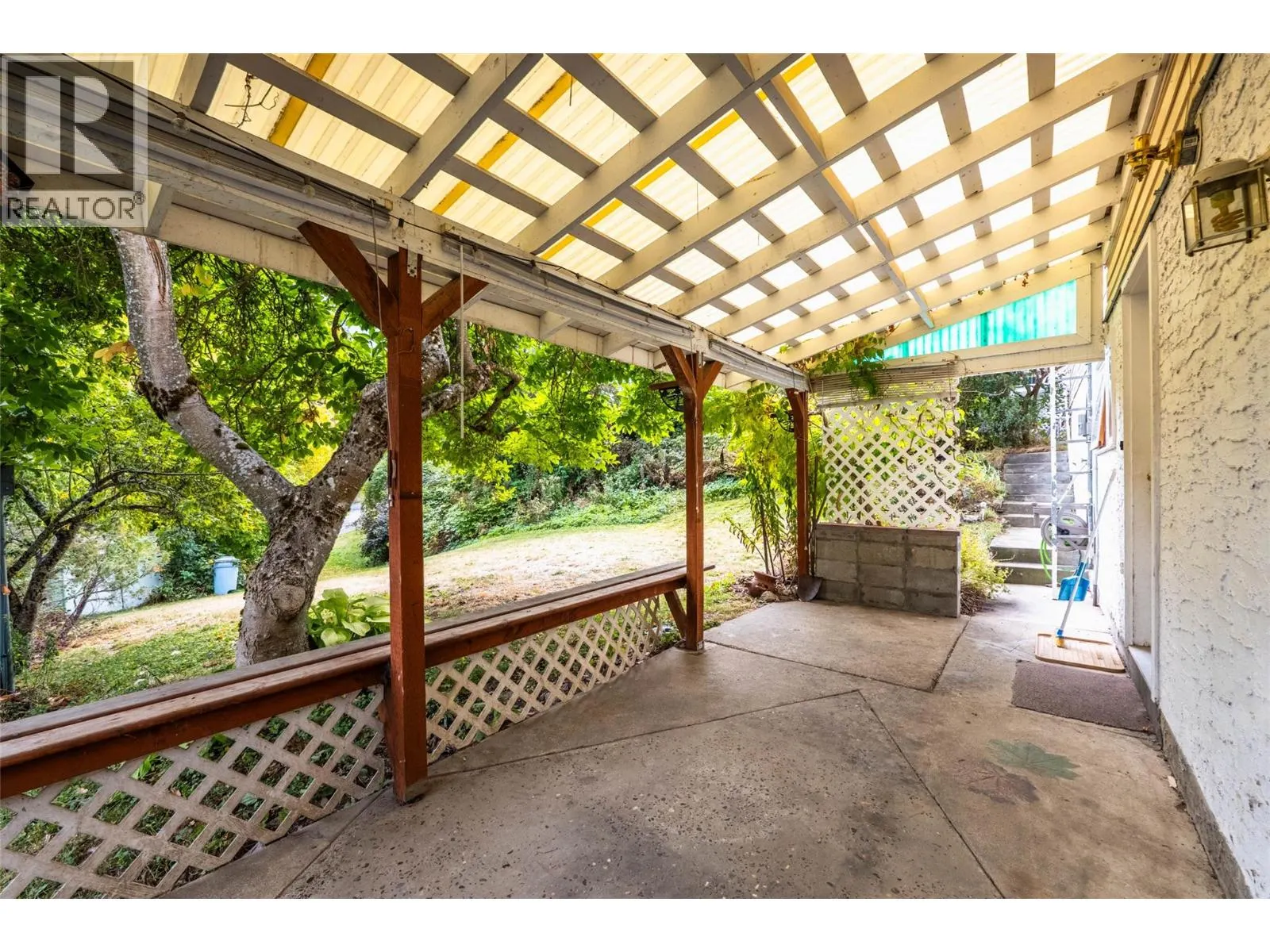 1709 Slocan Crescent