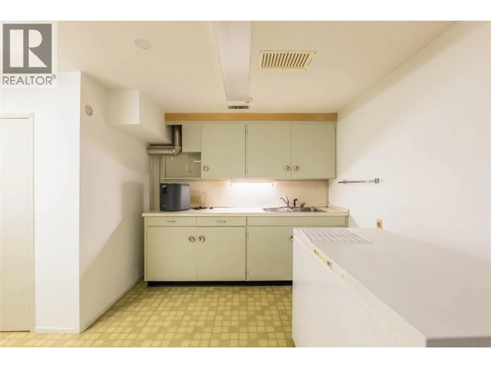 1709 Slocan Crescent