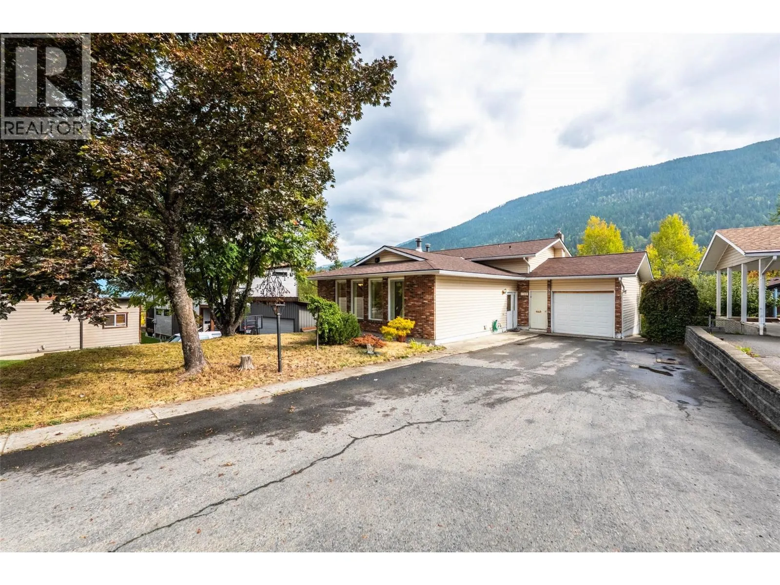 1709 Slocan Crescent