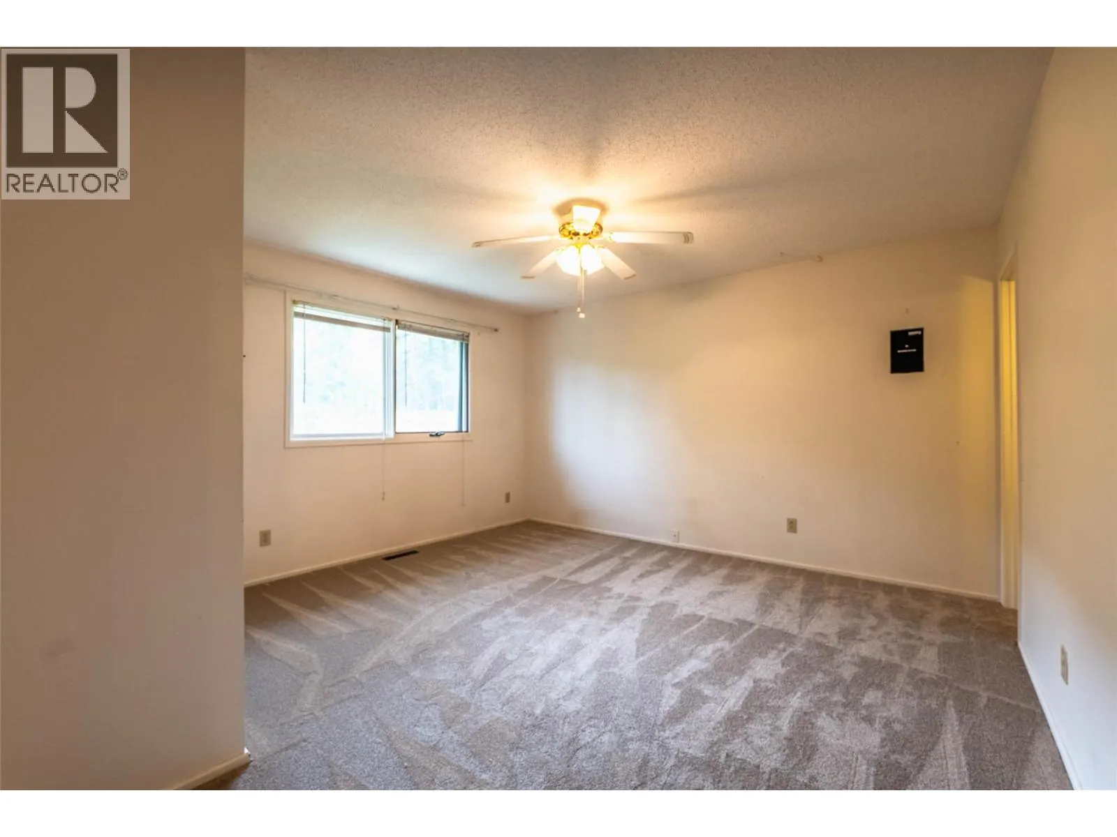 1709 Slocan Crescent