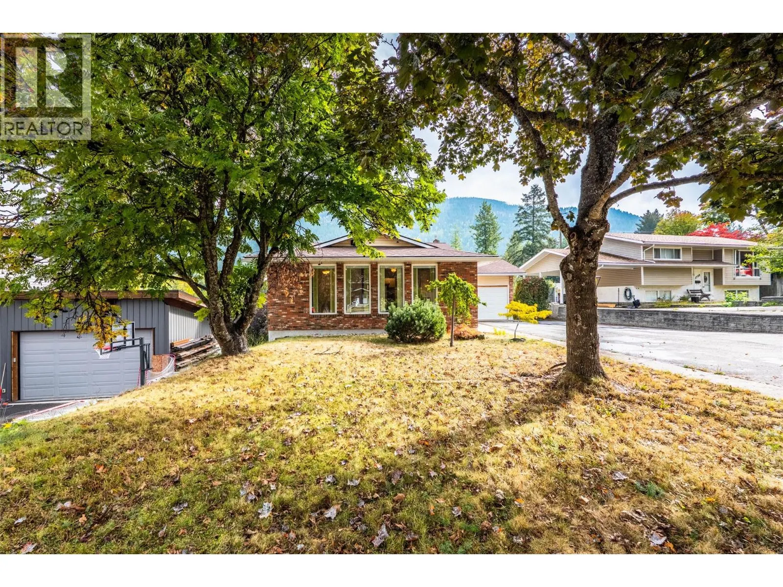 1709 Slocan Crescent