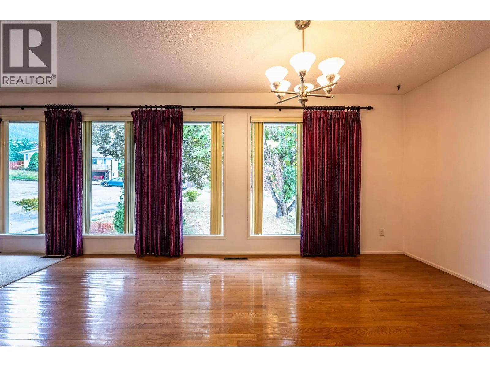 1709 Slocan Crescent