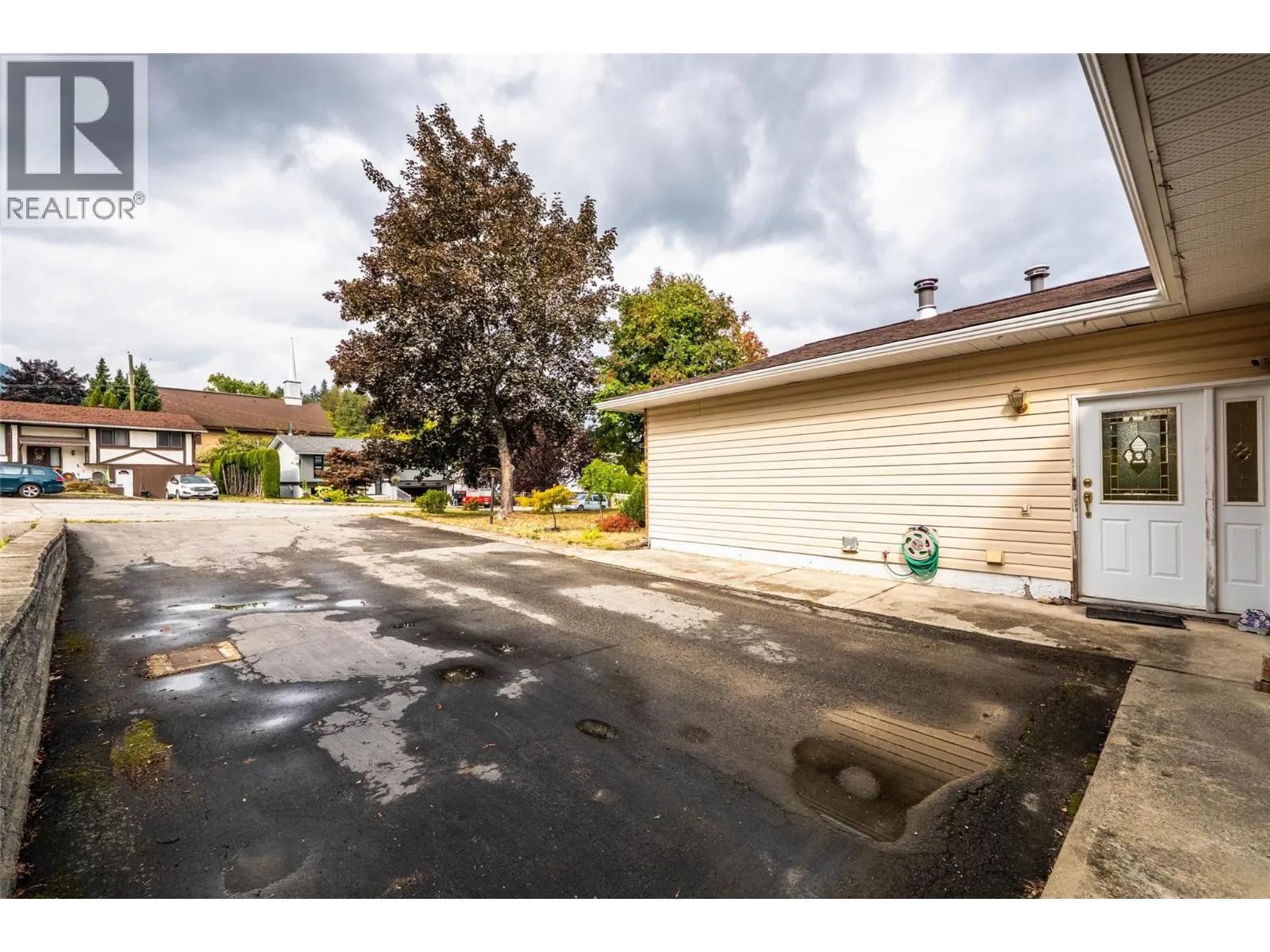1709 Slocan Crescent