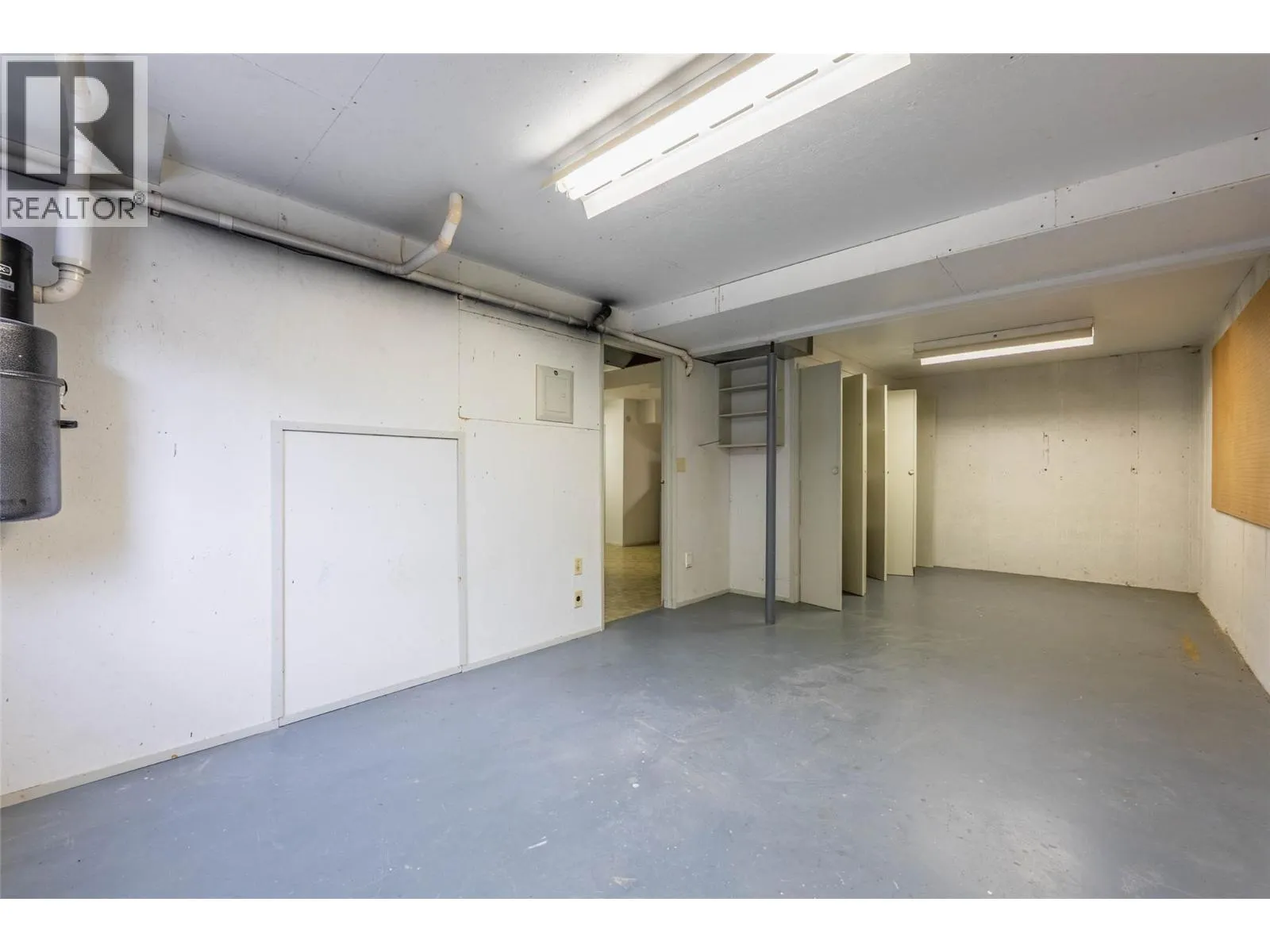 1709 Slocan Crescent