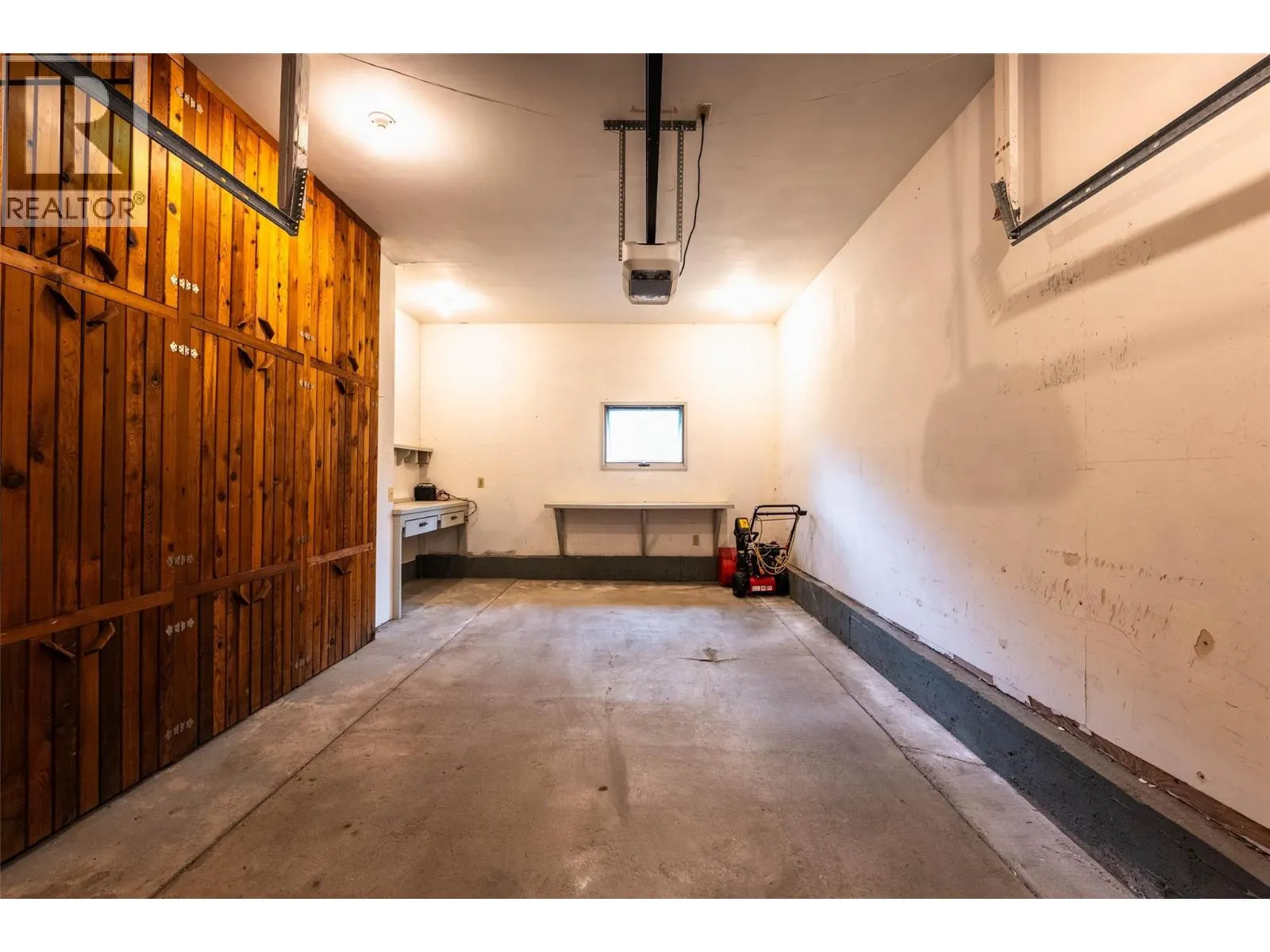 1709 Slocan Crescent