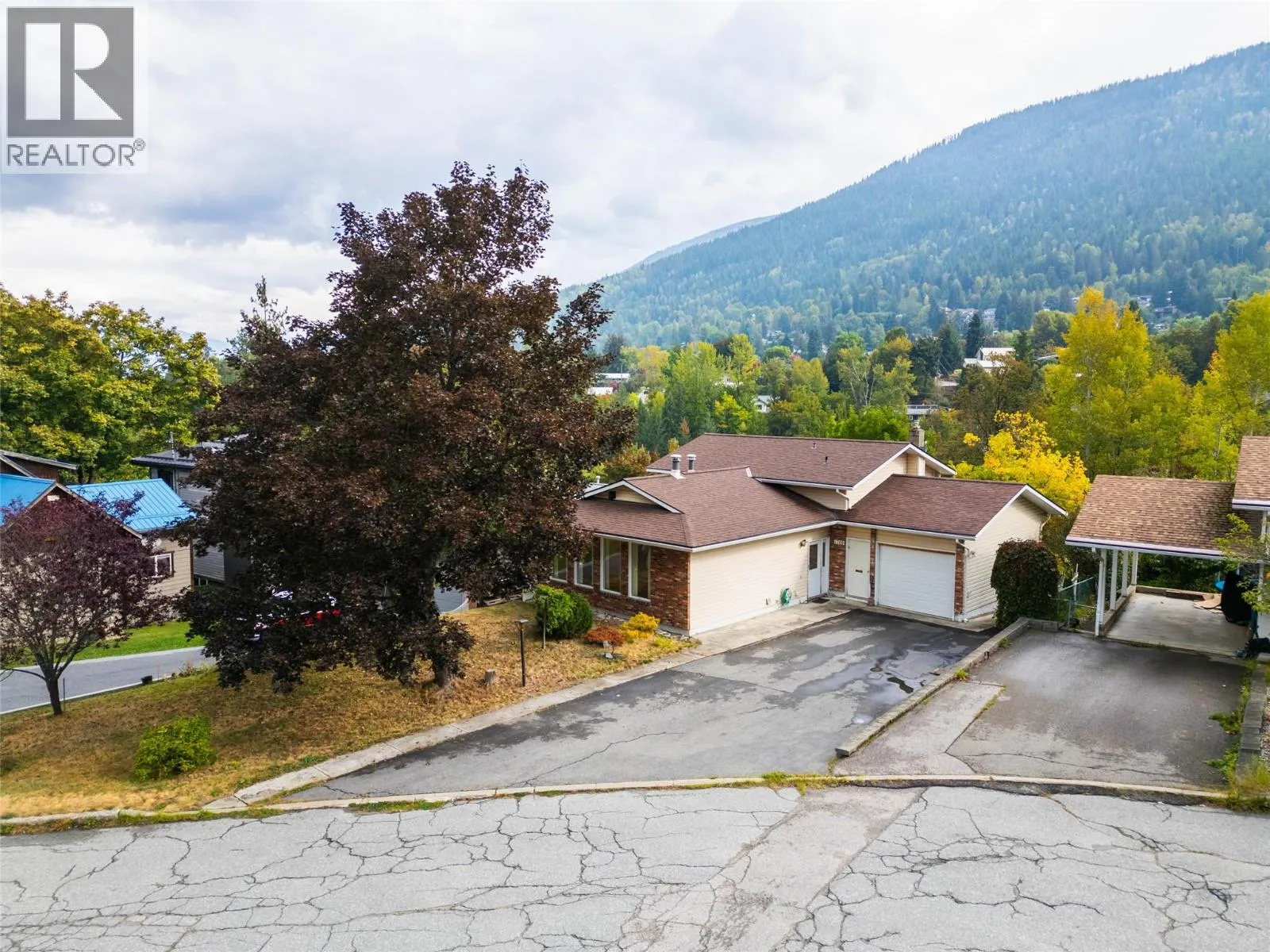 1709 Slocan Crescent