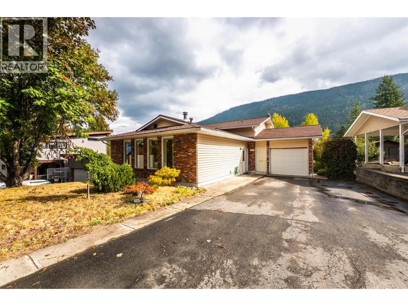 1709 Slocan Crescent