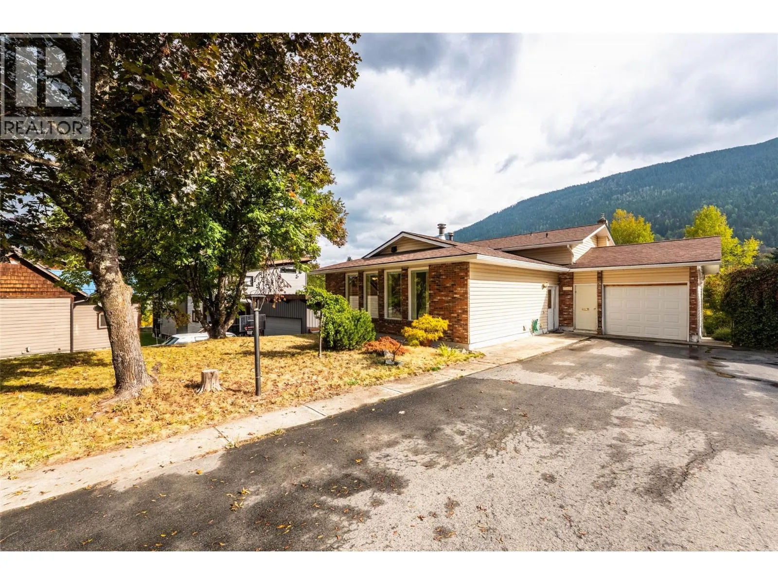 1709 Slocan Crescent