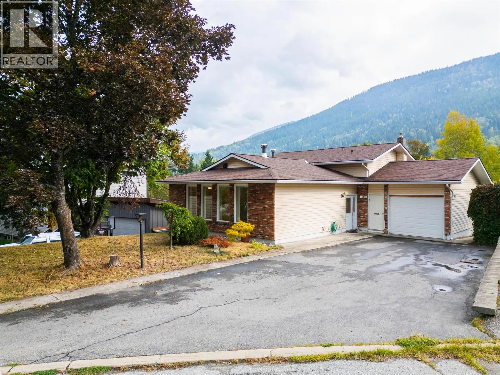 1709 Slocan Crescent