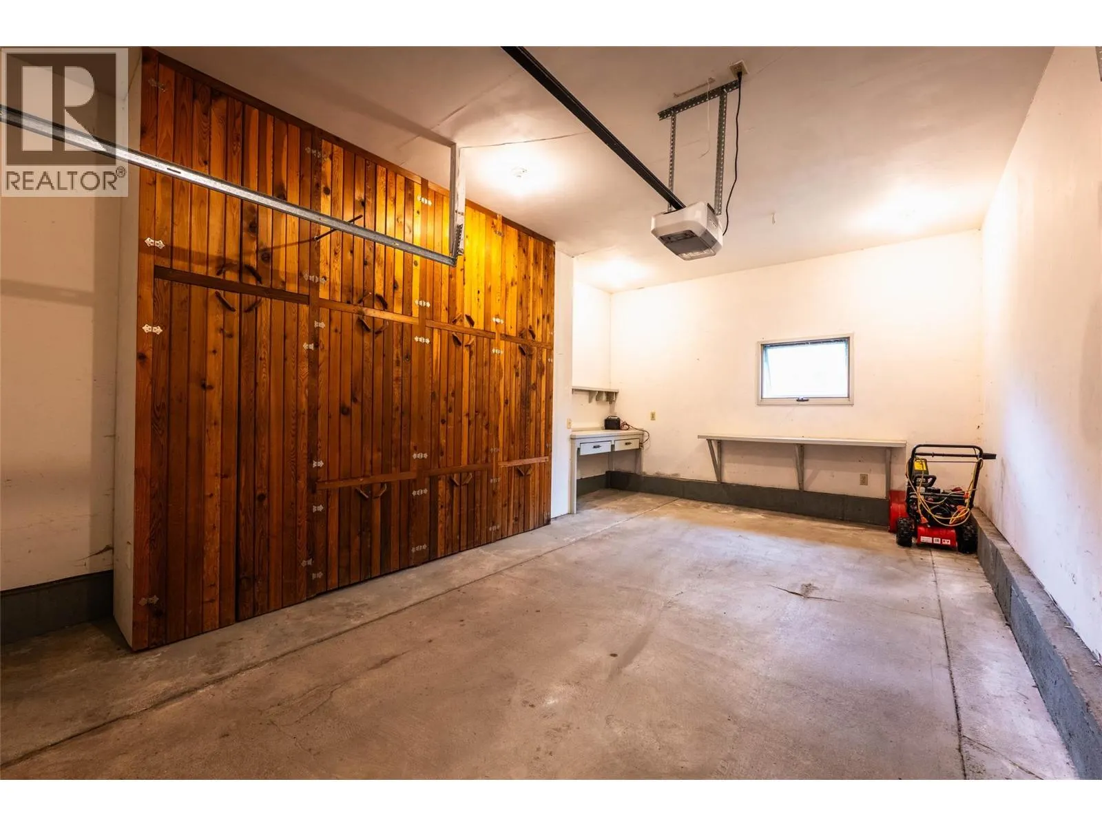 1709 Slocan Crescent