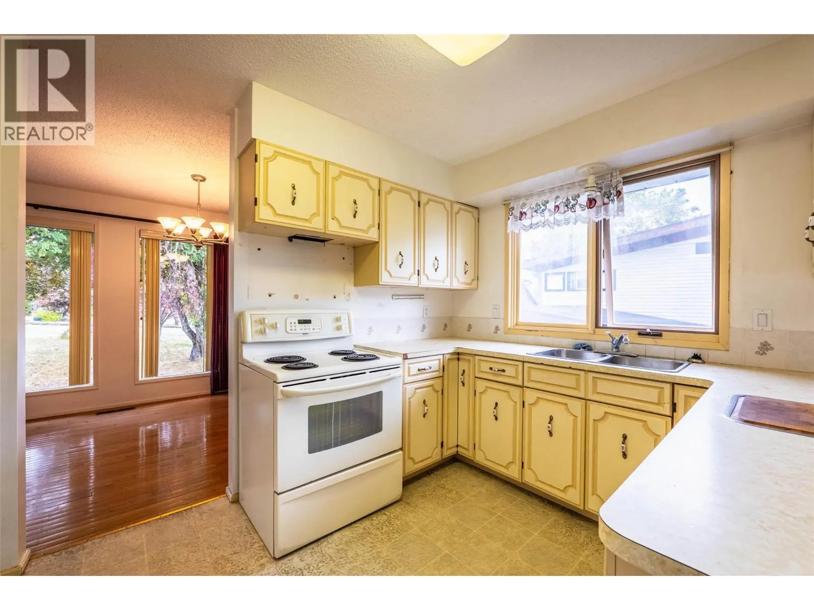 1709 Slocan Crescent