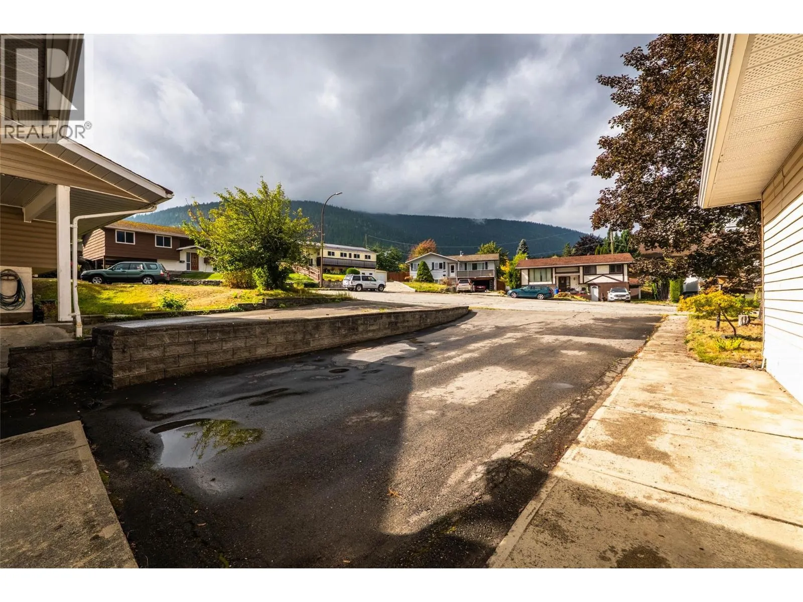 1709 Slocan Crescent
