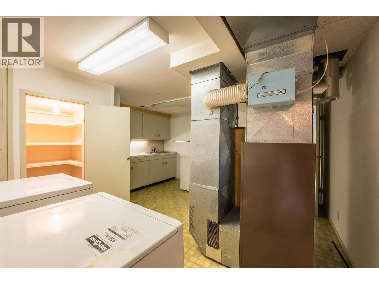 1709 Slocan Crescent