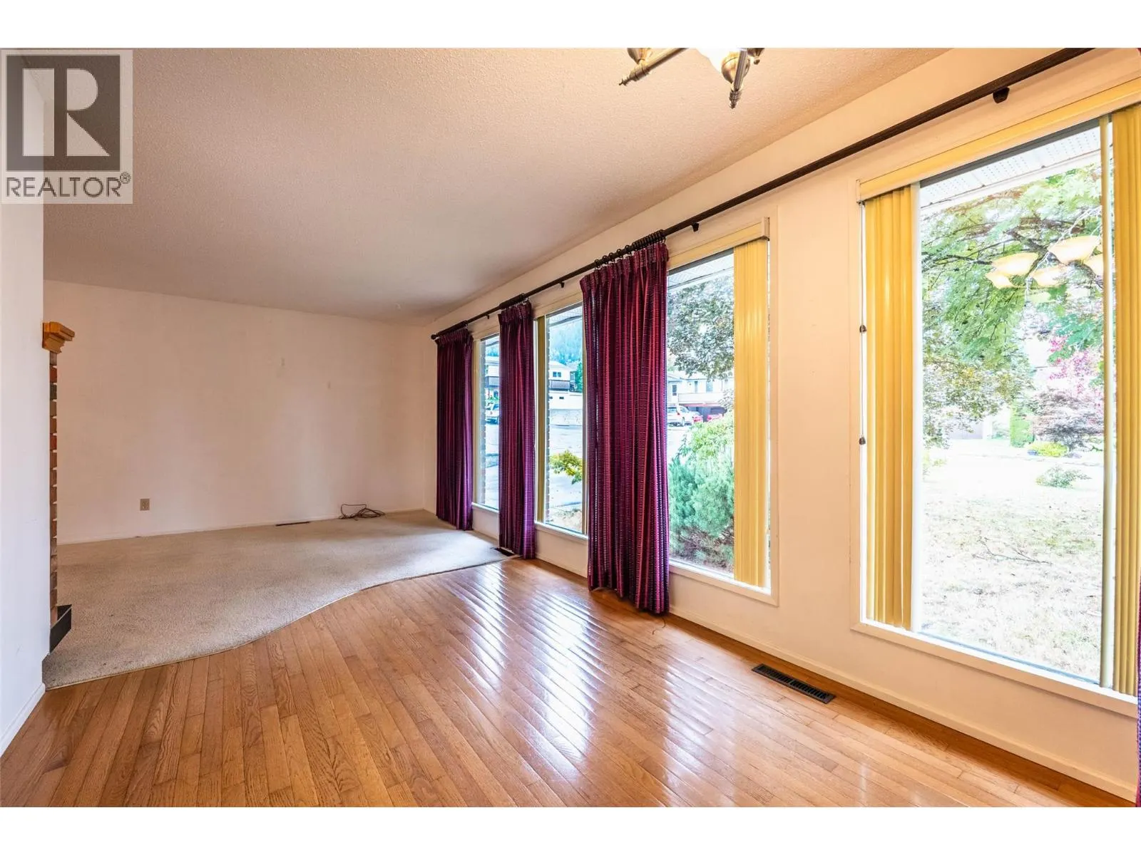 1709 Slocan Crescent