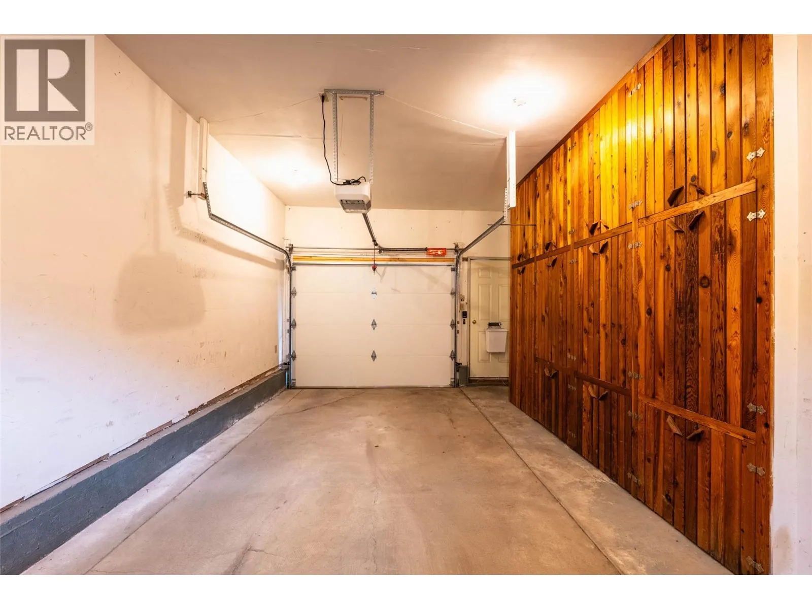 1709 Slocan Crescent