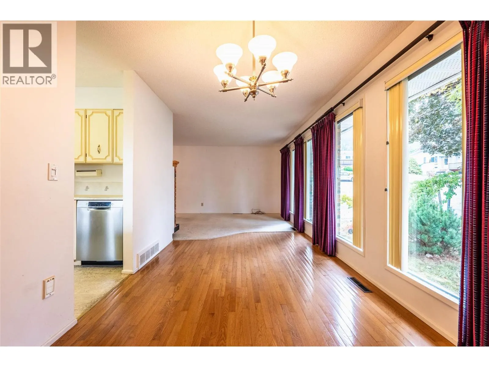 1709 Slocan Crescent