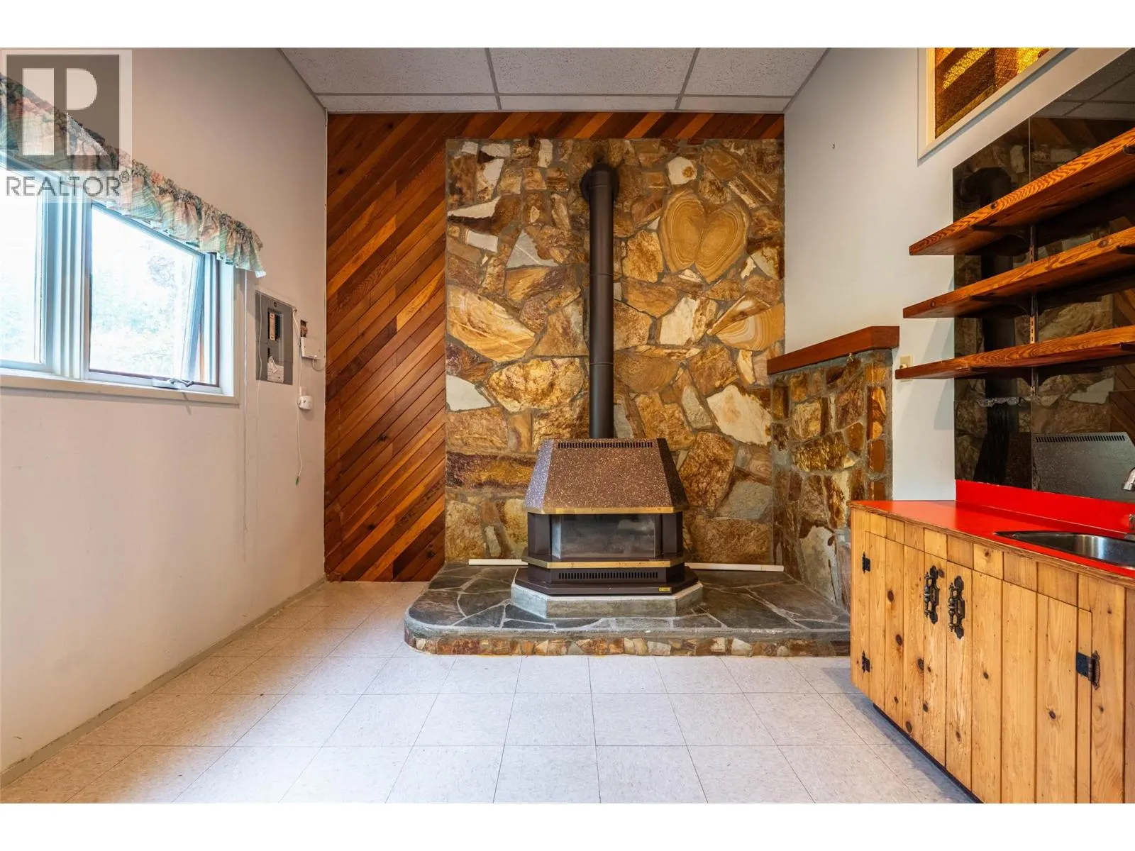 1709 Slocan Crescent