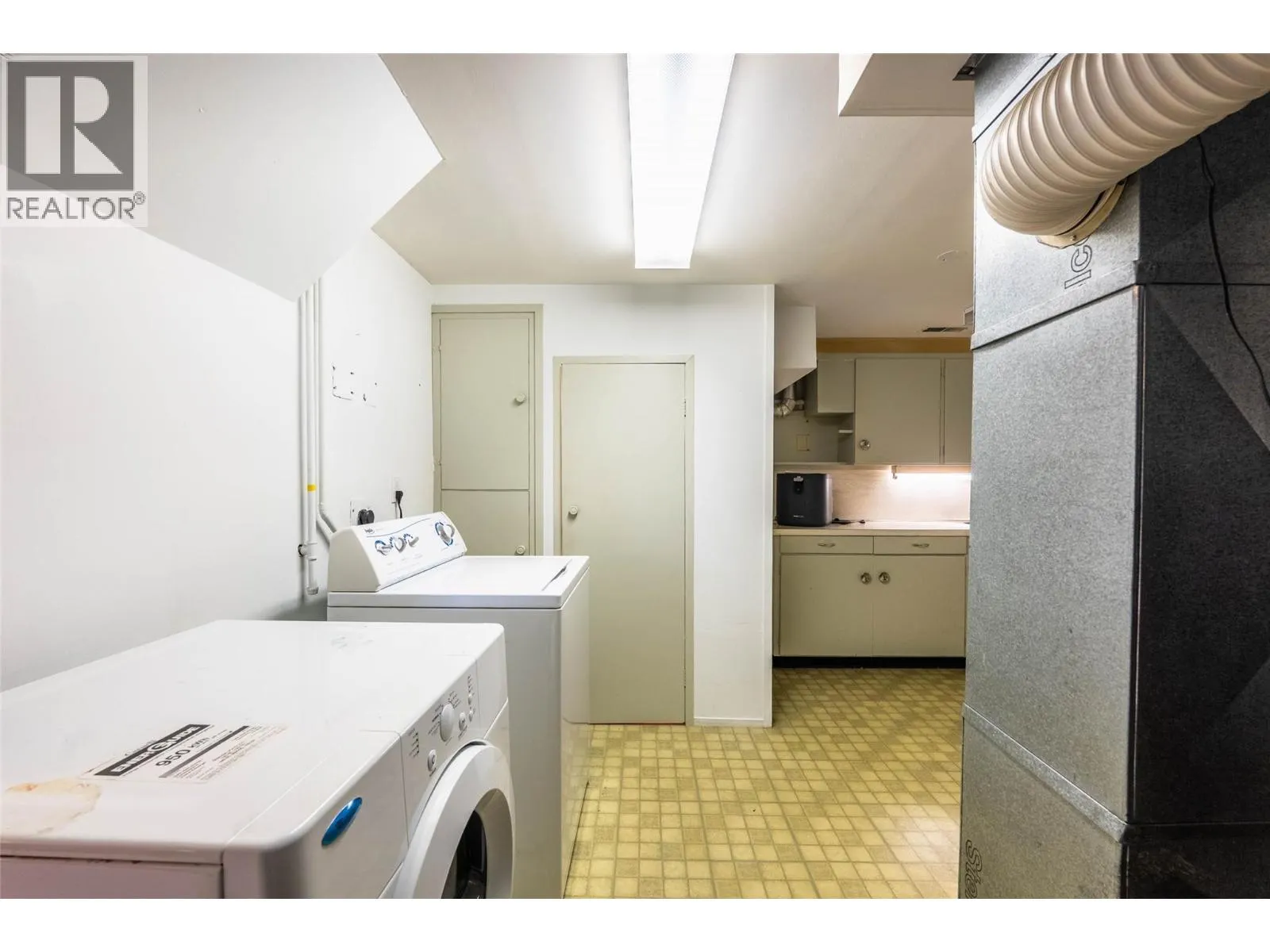 1709 Slocan Crescent
