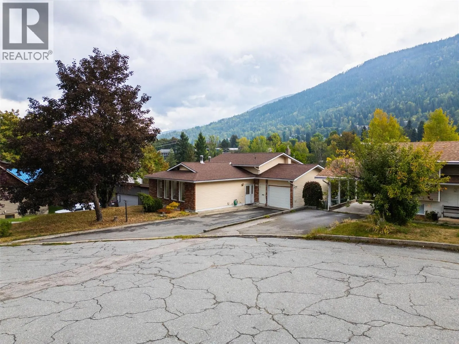 1709 Slocan Crescent
