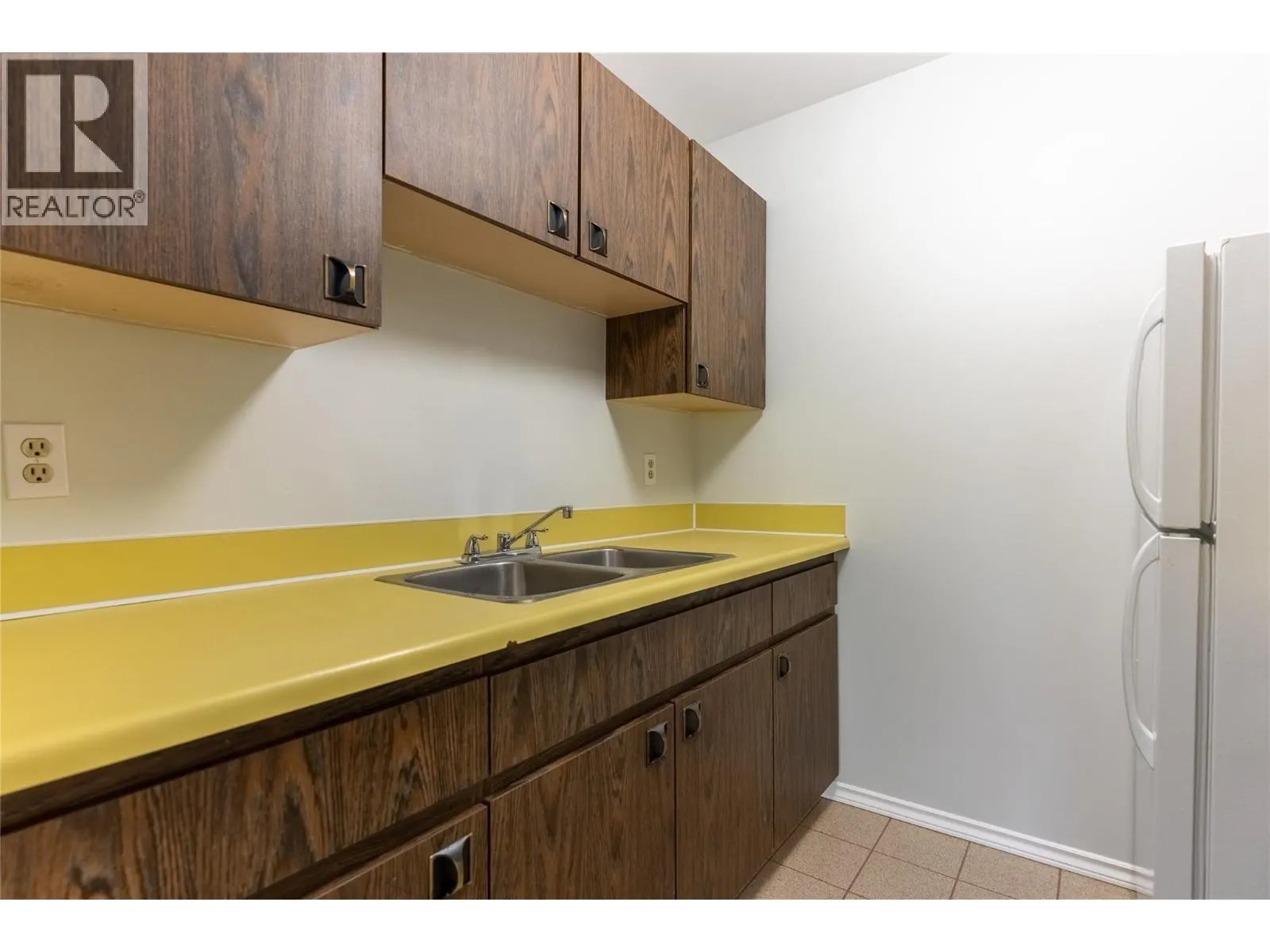 1560 SUMMIT Drive Unit# 225