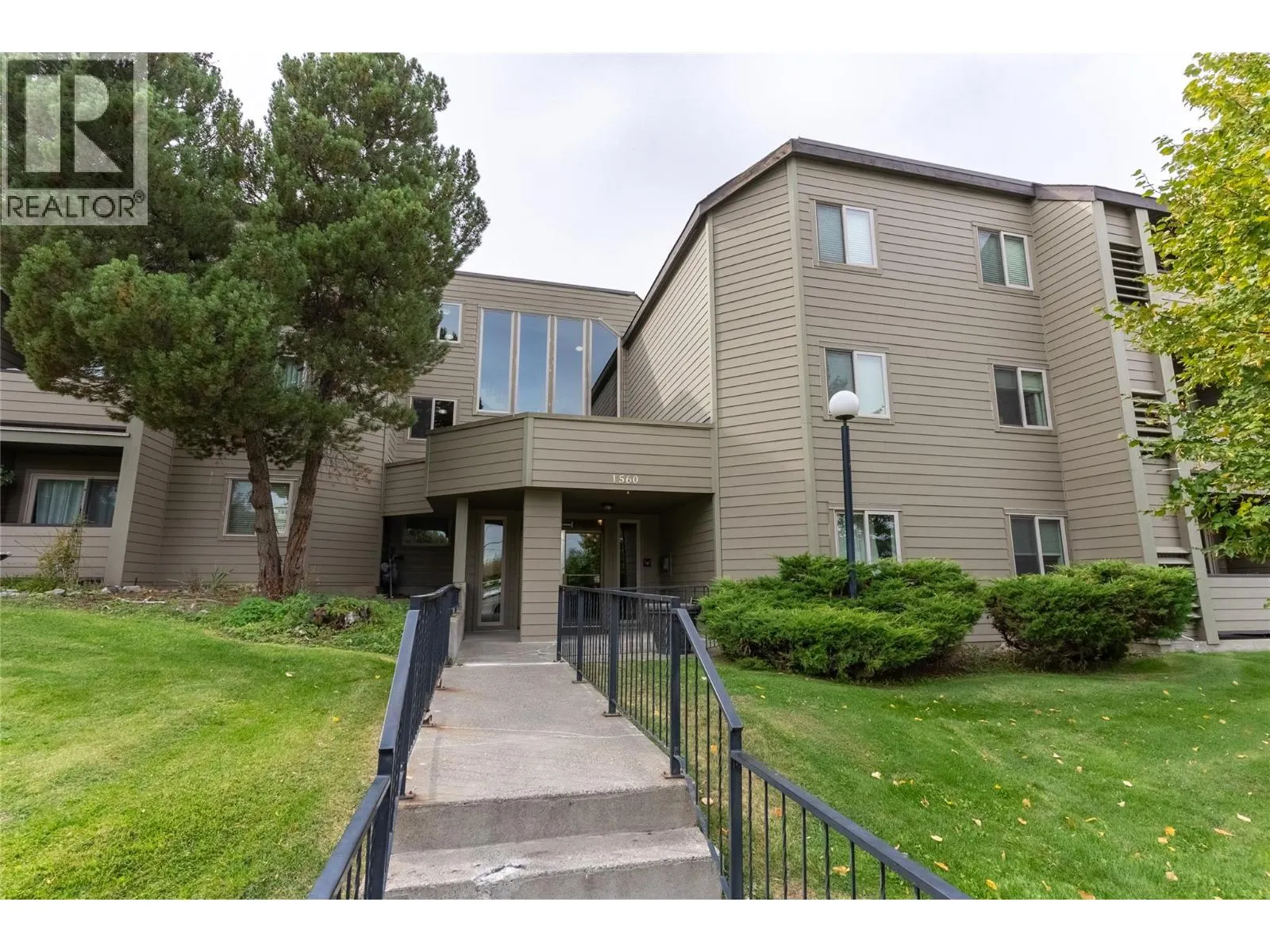 1560 SUMMIT Drive Unit# 225