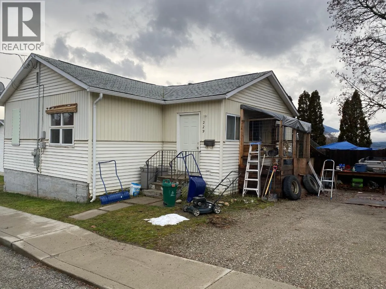 229 9TH  S Avenue